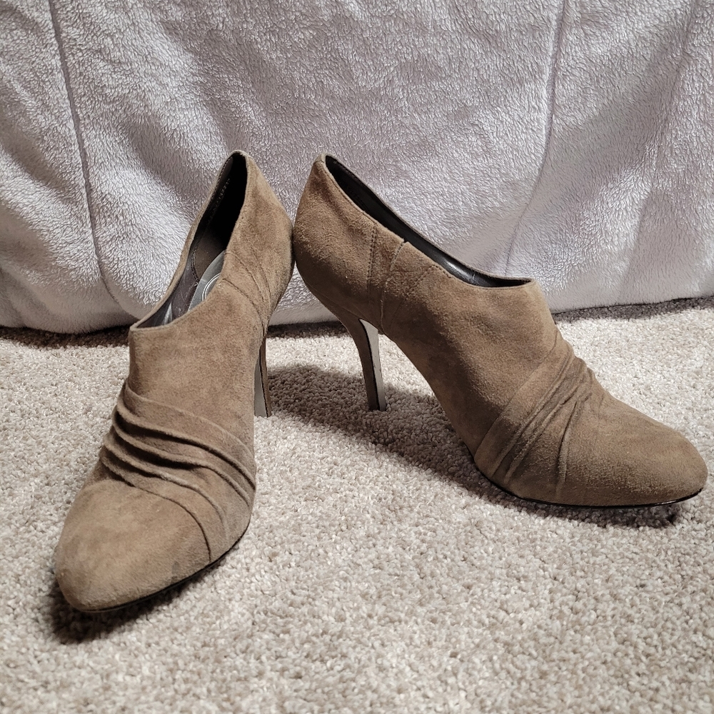 Jessica Simpson grey suede booties